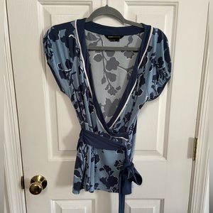 BCBGMAXAZRIA faux wrap, blue, short sleeve shirt. Size M.